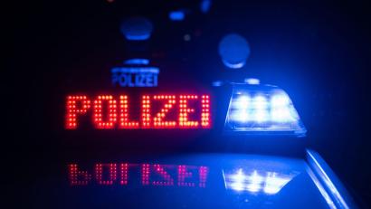 Symbolbild: Marijan Murat/dpa
Bei einem Unfall auf der B 85 bei Mappenberg wurde ein 32-jähriger Weidener getötet.