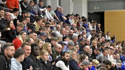 Archivbild: Hubert Ziegler
Das top-besetzte Hallenturnier in Auerbach wird am Samstag wieder viele Fußballfans aus der Region anlocken.