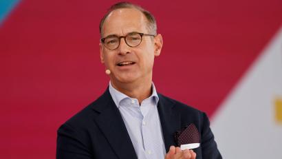 Bild: Thomas Banneyer/dpa
Allianz-Chef Oliver Bäte sieht den Krankenstand in Deutschland als Problem. (Archivbild)