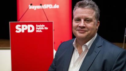 Bild: Daniel Vogl/dpa
Carsten Träger: Für jedes Prozent, das die SPD bei der Bundestagswahl in Bayern holt, will der bayerische Spitzenkandidat der Partei ein Kilo abspecken.