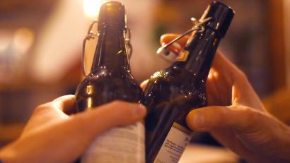 Bild: Angelika Warmuth/dpa
Ein Autofahrer hatte laut Polizei wohl "ein Bier zu viel" und musste aus dem Verkehr gezogen werden.