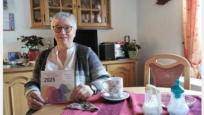 Bild: Portner
Angelika Vogl aus Oberviechtach hat als KDFB-Bezirksleiterin einen vollen Terminkalender. Sie erzählt am Kaffeetisch, warum sie sich beim Katholischen Frauenbund engagiert.