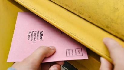 Symbolbild: Patrick Pleul/dpa
Die Briefwahl wird immer beliebter - auch im Raum Amberg-Sulzbach. Dieser Weg der Stimmabgabe birgt aber auch Probleme.