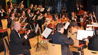 Archivbild: kro
Die Donau-Philharmonie Wien bestreitet erneut ein Neujahrskonzert in Tirschenreuth. Die Aufnahme entstand beim Gastspiel Anfang 2023.