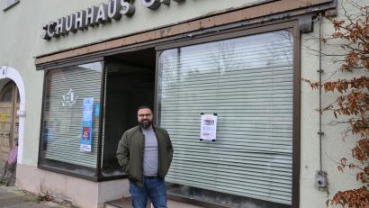 Bild: tss
Im früheren Schuhhaus Gienskey und im Nachbargebäude am Maximilianplatz in Tirschenreuth will Ali Kan im Sommer das Café "Gschmiert" eröffnen.