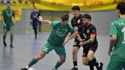 Bild: zg
Der 1. FC Schlicht (grüne Trikots) besiegte im Finale den VfB Rothenstadt.