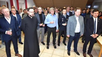 Bild: no
Im Unterrichtsraum der Stützpunktfeuerwehr lauschten die geladenen Gäste beim Neujahrsempfang der Gemeinde Illschwang den Ausführungen von Bürgermeister Dehling sowie den Grußworten von Gästen aus der politischen Ebene.