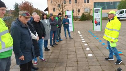 Bild: Helmut Kramer/exb
Das Bild zeigt angehende Moderatoren der Verkehrswacht, die sich zielgerichtet und langfristig um eine spezielle Altersgruppe kümmern wollen. Dafür bekommen sie eine spezielle Ausbildung.