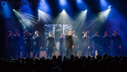 Bild: Annika Schmidt/exb
12 Stimmen - 12 faszinierende Persönlichkeiten singen, tanzen und feiern mit ihrem Publikum