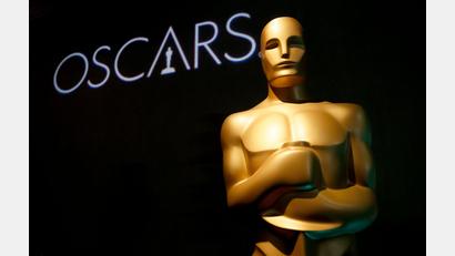 Archivbild: Danny Moloshok/Invision/AP/dpa
Zweiter Aufschub für die Oscar-Nominierungen wegen Großbränden.
