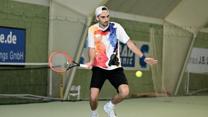 Bild: Hubert Ziegler
Marcel Stickroth vom TC Rot-Blau Regensburg holte den Titel beim Volvo-Cup des TC Amberg am Schanzl.