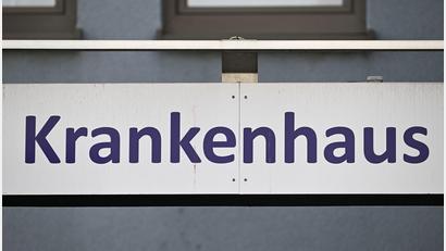 Bild: Arne Dedert/dpa
Der Streik ist zunächst aufgeschoben. Wie es weitergeht, sollen nun die Ärztinnen und Ärzte in einer Urabstimmung entscheiden.