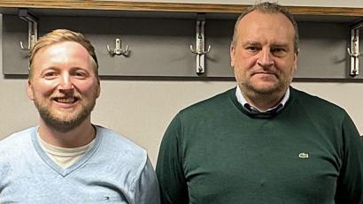 Bild: gau
Bernd Scheibel (rechts) bleibt auch kommende Saison Trainer beim FC Rieden. An seiner Seite ist weiter Co-Trainer Martin Hillen.