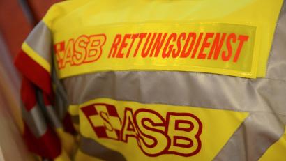 Symbolbild: Jens Kalaene
Zum 1. Januar 2025 hat der Rettungsdienst des Arbeiter-Samariterbunds im Regionalverband Jura mit der ASB-Notfallhilfe gGmbH aus Erlangen fusioniert.
