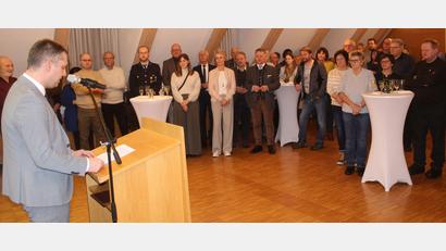 Bild: soj
Beim Neujahrsempfang in Ebnath dankte Bürgermeister Wolfgang Söllner (links) vor allem den ehrenamtlich Engagierten.