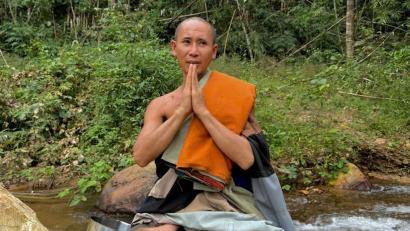 Bild: Nguyen Thai Tam/privat/dpa
Nach eigenen Angaben schläft der Mönch Thich Minh Tue immer im Sitzen.