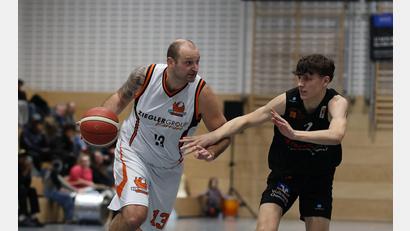 Archivbild: Dieter Jäschke
Vlady Krysl wird gegen wurfstarke Nürnberger mit 28 Punkten zum Matchwinner.