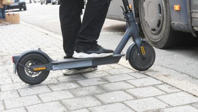 Bild: Gabi Schönberger
Ein E-Scooter-Fahrer wurde bei einem Unfall leicht verletzt.