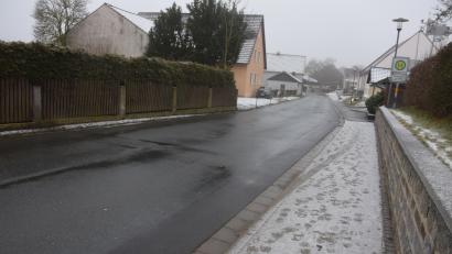 Bild: fz
Zweimal schon gescheitert. Kein Tempo-30 durch Letzau. Auf der gleichen Straße in Mitterhöll jedoch schon.