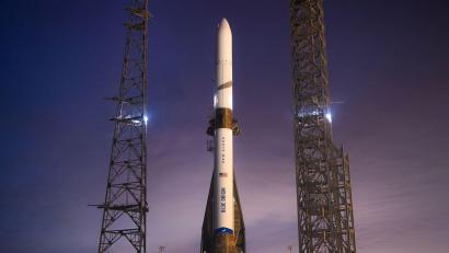 Bild: -/Blue Origin/dpa
Die Rakete „New Glenn“ ist rund 100 Meter hoch. Sie ist nach John Glenn benannt, dem ersten US-amerikanischen Astronauten in einer Erdumlaufbahn.