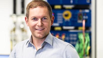 Bild: Ansgar Pudenz/exb
Dr. Konrad Schraml stammt aus Senkendorf bei Kastl. Mit zwei Kollegen hat er neuartige Leistungshalbleiter entwickelt, mit denen 25 Prozent des weltweiten Energiebedarfs gespart werden könnten.