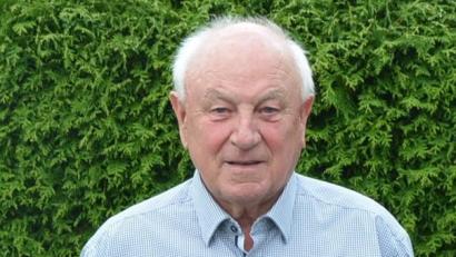 Bild: jr
Im Alter von 88 Jahren ist Johann „Hanne“ Zeus im Klinikum Weiden verstorben. Am Dienstag, 21. Januar, findet ab 14 Uhr der Trauergottesdienst in der Stadtpfarrkirche Mitterteich statt.