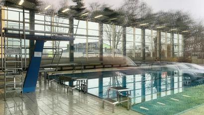 Archivbild: Gabi Schönberger
Die Schwimmhalle in Neustadt/WN hat derzeit geschlossen. Ein defektes Bauteil ist schuld.