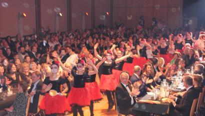 Archivbild: kro
Beim Galaabend sind wieder feurige Tanzshows zu erwarten, so wie im vergangenen Jahr von der Jugendgarde (hier beim Einmarsch).