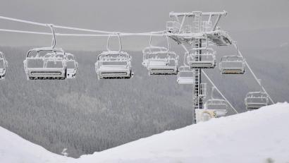 Bild: Martin Schutt/dpa
Kulanz-Klausel bei Extremwetter: Auf Antrag und in begründeten Einzelfällen können Skiliftbetreiber gegen Rückgabe des Skipasses einen Ausgleich gewähren.