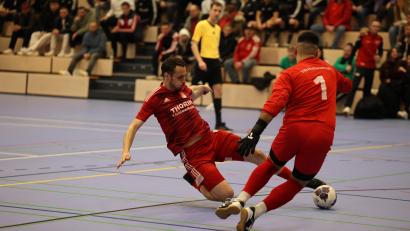 Bild: Dieter Jäschke
Sebastian Sebald (links) und die SpVgg Pfreimd sind wieder Bezirksmeister im Futsal.