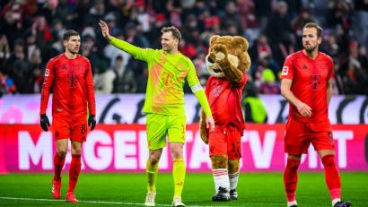 Bild: Tom Weller/dpa
Manuel Neuer (2.v.l.) erwartet in nächster Zeit Transfernews.