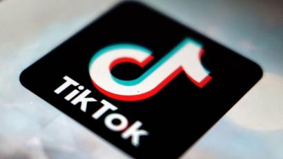 Bild: Kiichiro Sato/AP/dpa
Donald Trump kündigte an, dass es keine Strafen für die US-Dienstleister der Plattform Tiktok geben soll.