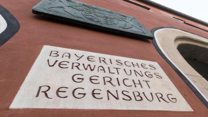 Bild: Armin Weigel/dpa/Archivbild
Das Verwaltungsgericht in Regensburg entscheidet über die Klage von Betreibern gegen die Schließung ihres Wirtshauses.