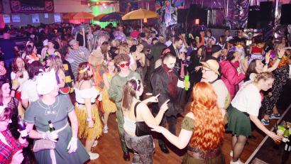 Bild: bey
Die Band "Highline" sorgte für eine brechend volle Tanzfläche beim Faschingsball des SC Luhe-Wildenau im Naabtalhaus.