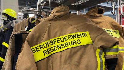 Bild: Heike Unger
Rund 3000 Einsätze hat die Berufsfeuerwehr Regensburg im Jahr. Brände löschen gehört natürlich auch dazu - ist aber längst nicht mehr das "Hauptgeschäft" der professionellen Retter.