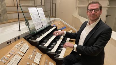 Bild: Holger Popp
Maximilian Betz am Spieltisch der Voit-Konzertsaalorgel.
