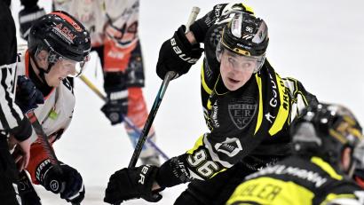 Bild: Hubert Ziegler
Top-Scorer Brendan Walkom (rechts) bleibt dem ERSC Amberg auch in der kommenden Saison 2025/26 treu.