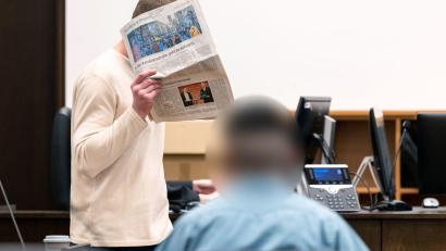 Bild: Daniel Karmann/dpa
Der 32 Jahre alte Angeklagte hatte das Opfer eigenen Angaben nach nicht gekannt.