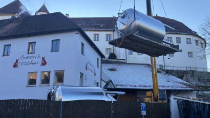 Bild: ge
Vom Lastwagen aus in den Innenhof: erste Stufe der Spezialaktion.