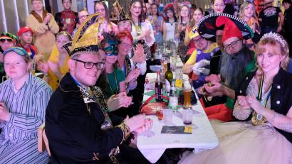 Bild: do
Die SCE-Halle ist brechend voll, wenn die Eschenbacher Faschingsgesellschaft Hof hält.
