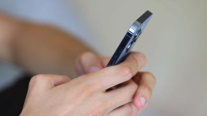 Bild: Karl-Josef Hildenbrand/dpa
Der 25-Jährige soll seine mutmaßlichen Opfer über soziale Netzwerke kontaktiert haben. (Symbolbild)