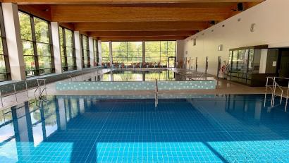 Bild: Gabi Schönberger
Das Hallenbad an der Realschule Weiden wurde nach der Sanierung 2021 neu eröffnet. Am Mittwoch musste es kurzfristig gesperrt werden.