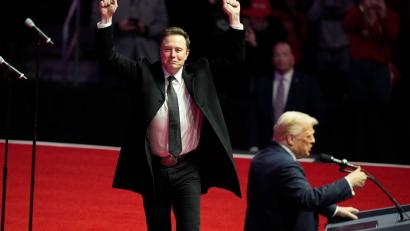 Bild: Alex Brandon/AP/dpa
Donald Trump ist offen dafür, dass Tiktok an Elon Musk geht.