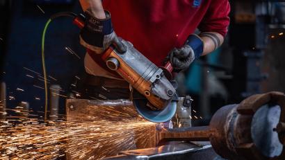 Symbolbild: Armin Weigel/dpa
Die Oberpfälzer Metallindustrie steckt laut Verbandsangaben in der Krise.