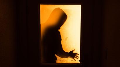 Symbolbild: Nicolas Armer/dpa
Die Unbekannten brachen in die Mensa ein und machten sich an dem Geldautomaten zu schaffen.