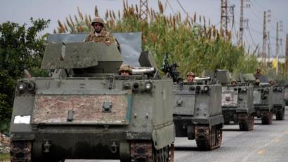 Bild: Hussein Malla/AP/dpa
Die libanesische Armee soll die Einhaltung der Vereinbarung überwachen und eine Rückkehr der Hisbollah-Miliz verhindern. (Archivbild)