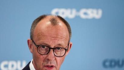 Bild: Hannes Albert/dpa
Unions-Kanzlerkandidat Friedrich Merz fordert weitreichende Asyl-Verschärfungen.