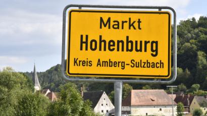 Bild: Petra Hartl
Viele Bürger der Gemeinde Hohenburg sind mit dem aktuellen Hebesatz für die Grundsteuer nicht zufrieden. Es gibt eine Unterschriftensammlung.