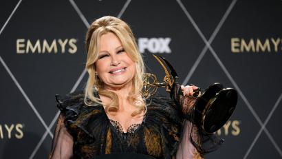 Bild: Ashley Landis/AP
Durch die Serie „The White Lotus“ wurde Schauspielerin Jennifer Coolidge zum Kult und gewann mehrere Preise. (Archivbild)
