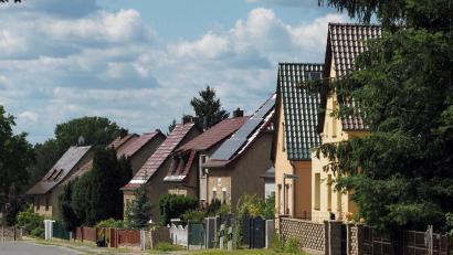 Symbolbild: Soeren Stache/dpa
Der durchschnittliche Angebotspreis für Einfamilienhäuser unterscheidet sich in der Oberpfalz stark.
